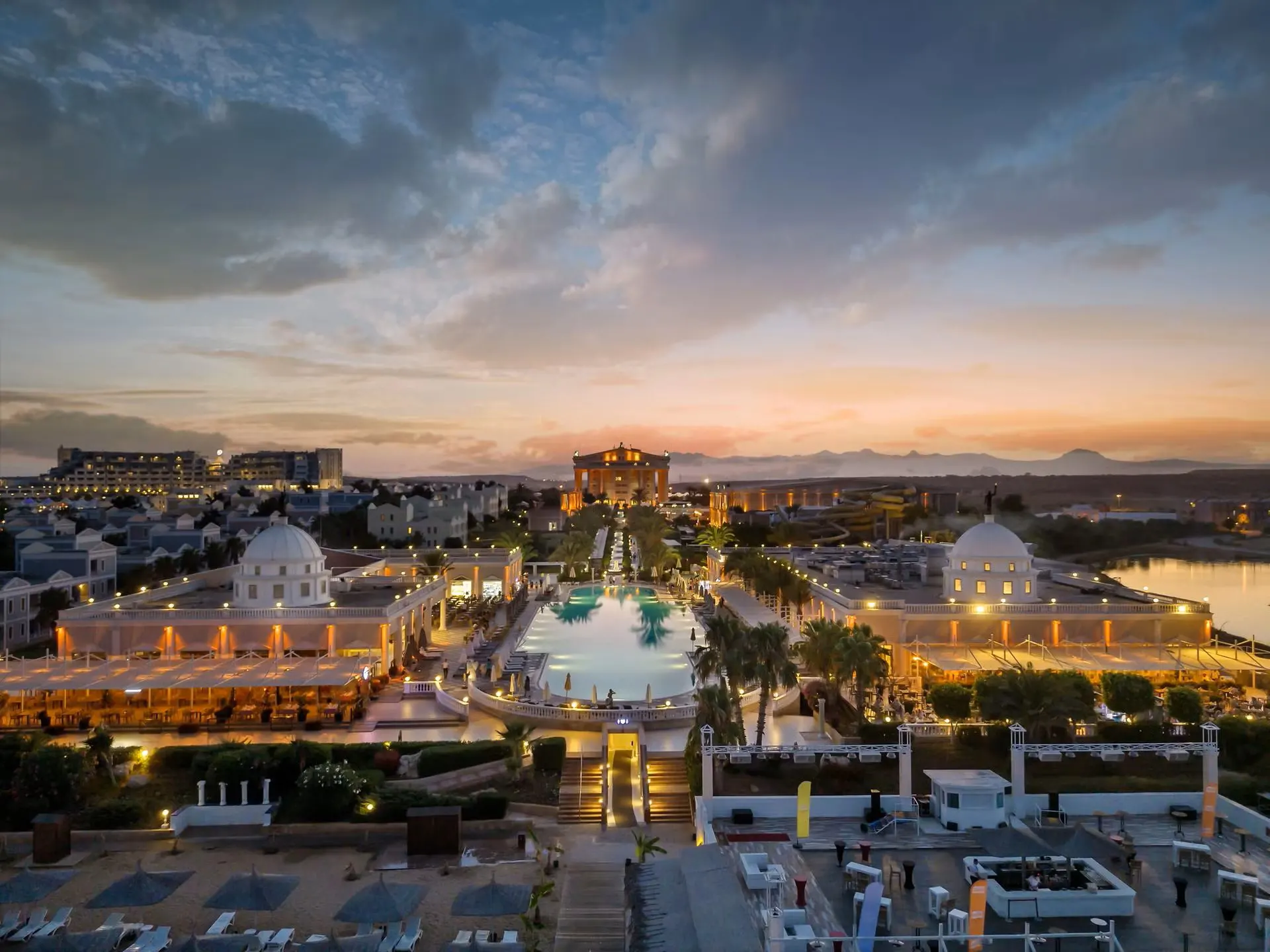 Private taxi transfer arriving at Kaya Artemis Resort from Larnaca Airport