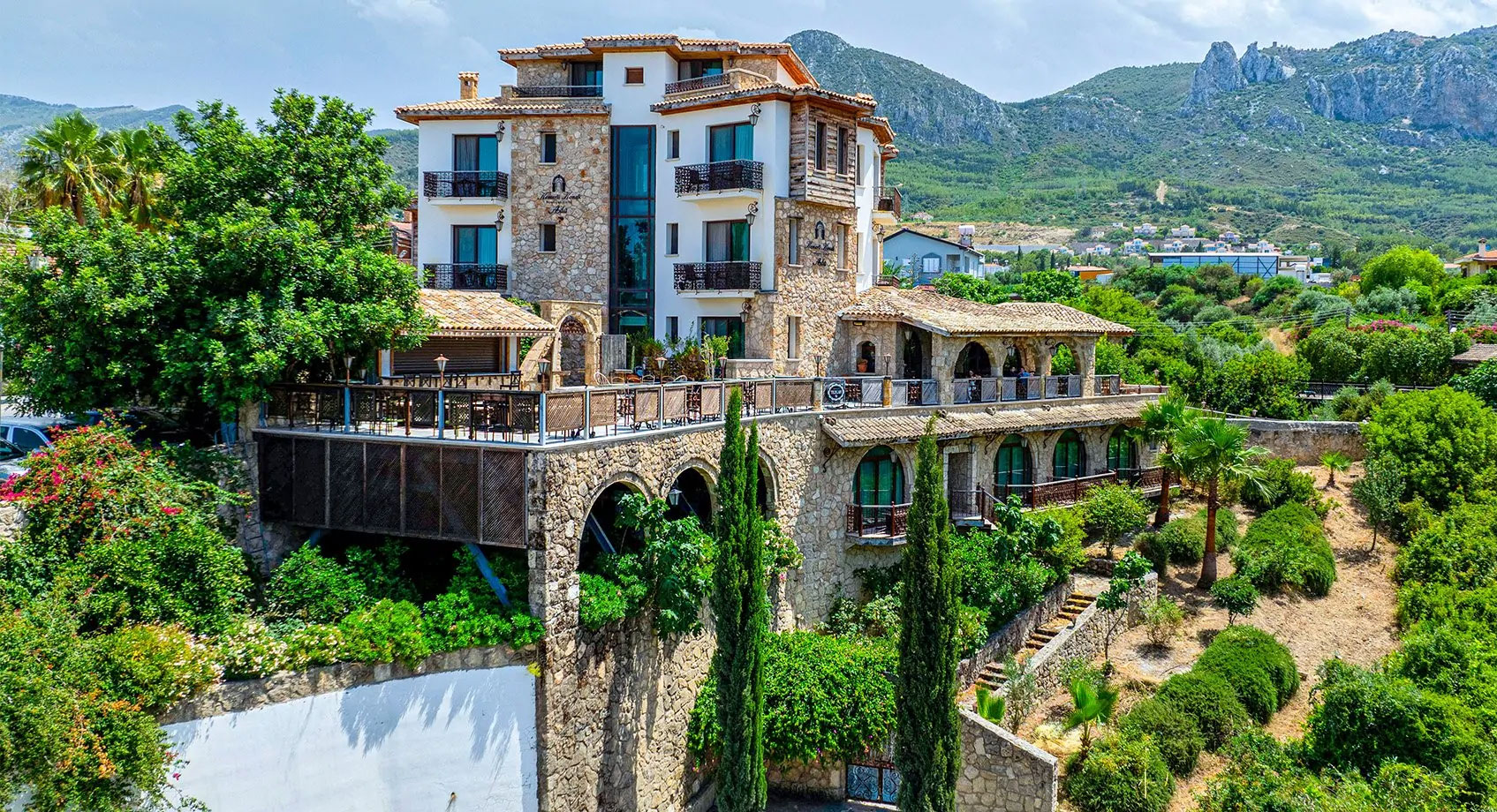 Private Taxi from Larnaca Airport to Kemerli Konak Boutique Hotel in Zeytinlik, Kyrenia, North Cyprus